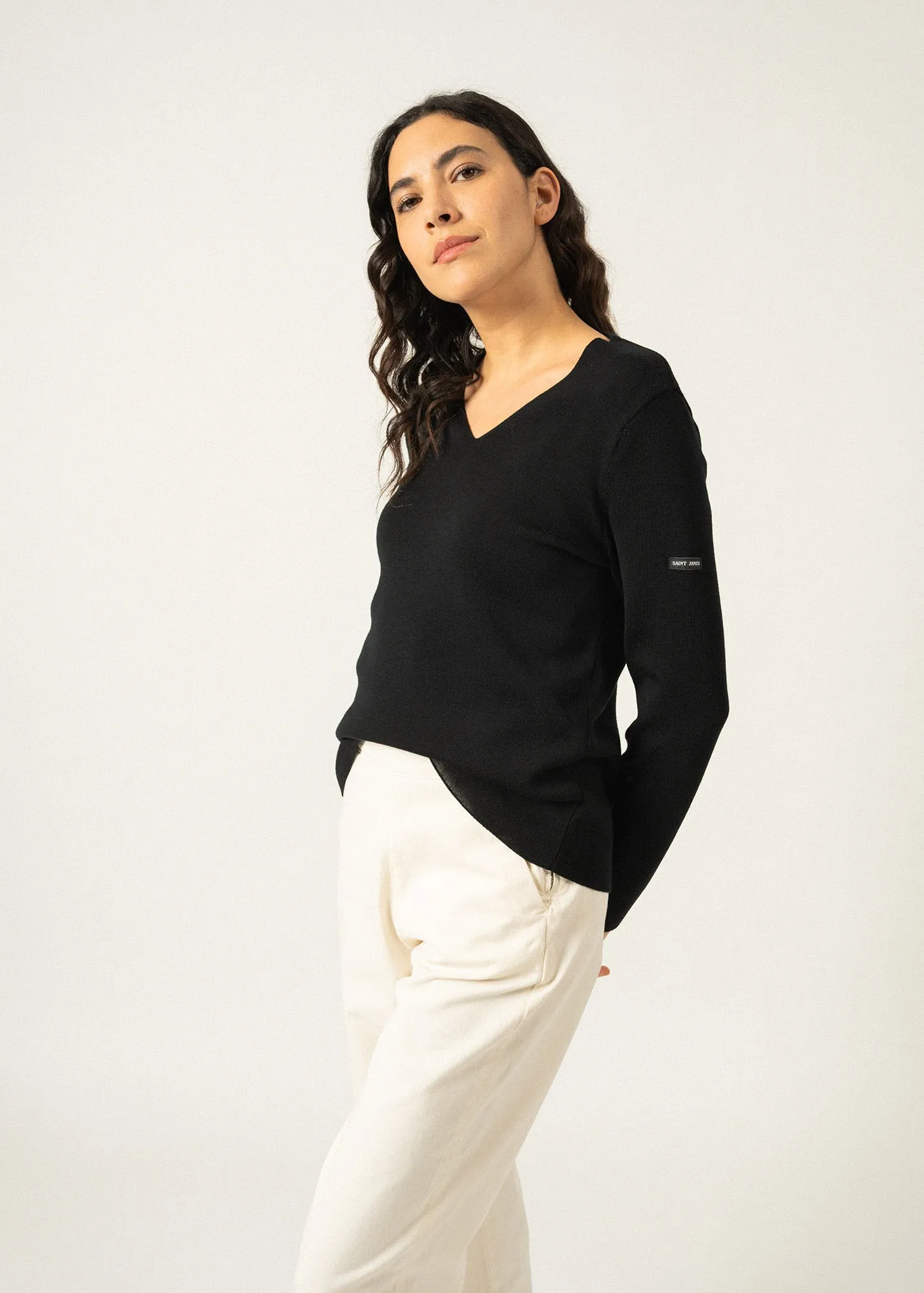 Brehat V neck jumper - in soft wool (NOIR)